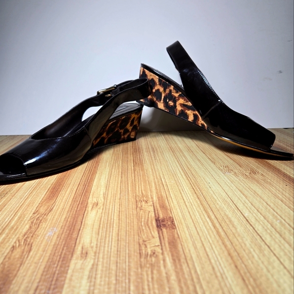 BANDOLINO Rollup Wedge Women's Size 9 with 2 1/4 inch Animal Print Heels - Picture 2 of 5